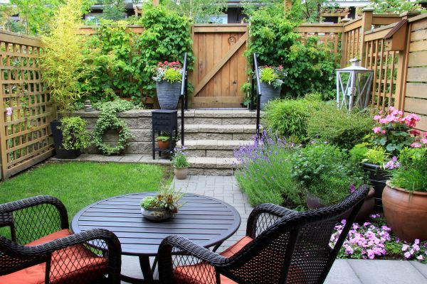 Small Yard Landscaping in Port Charlotte